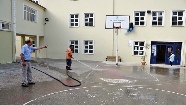 Eğitim öncesi okulları belediye temizliyor