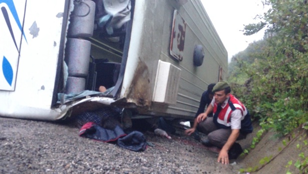 Funda Arar konserine giden öğrenciler kaza yaptı: 25 yaralı