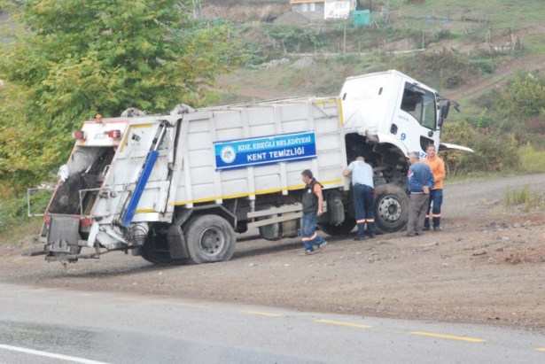 Ereğli´de çöp kamyonu takla attı: 3 Yaralı