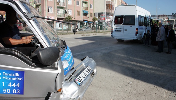 Ereğli´de iki minibüs çarpıştı, kaza ucuz atlatıldı