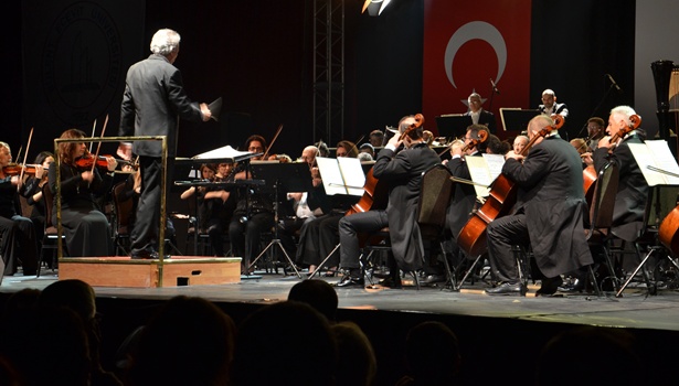 Cumhurbaşkanlığı Senfoni Orkestrası izleyenleri büyüledi