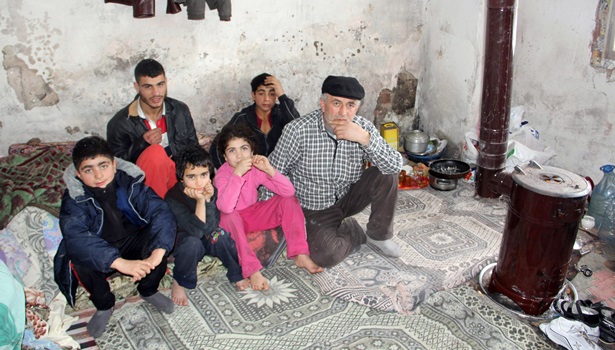 7 kişilik yılmaz ailesinin tek odalı evlerinde yaşam mücadelesi