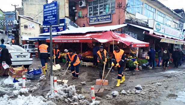 Ereğli Belediyesi karla mücadele çalışmasını sürdürüyor