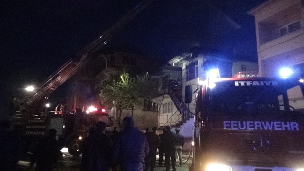 3 katlı ev alev alev yandı