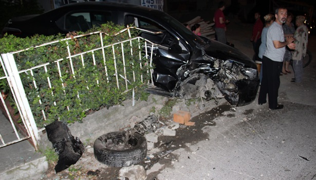 Ereğli´de alkollü sürücü polisten kaçarken 4 otomobili biçti