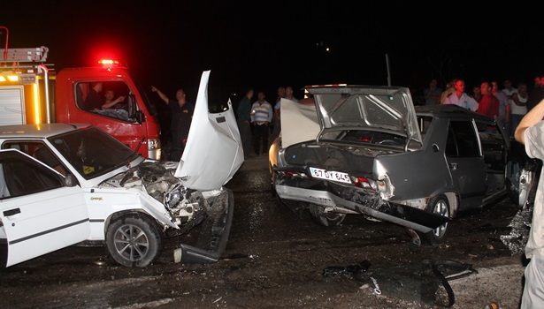 Zincirleme trafik kazasında 1´i ağır, 3´ü çocuk, 8 yaralandı