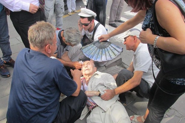Yaralanan Gazeteciyi hastaneye götürecek ambulans bulunamadı