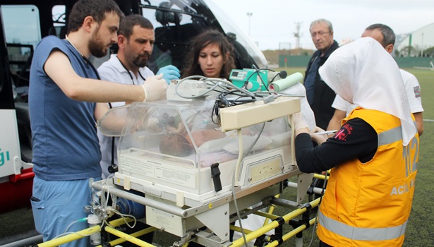 Minik bebek ambulans helikopterle Ankaraya sevk edildi