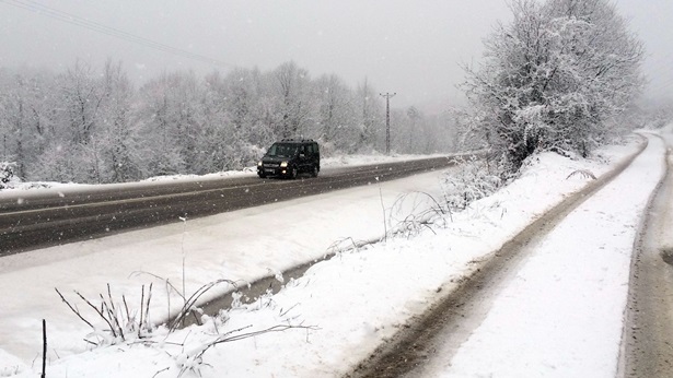 Zonguldakın yüksek kesimlerinde kar etkili oluyor