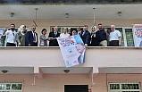 Bakan Özlü, ev ziyareti yaptı AK Parti bayrağı astı
