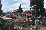 O okulun yıkımına başlandı