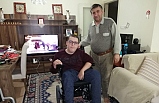 Engelli Furkan, tekerlekli sandalyesine kavuştu