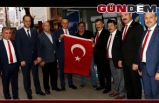 Türk Bayrağı dağıttılar