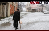 Karapınar köyüne yılın ilk karı yağdı...
