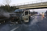 Yolcu minibüsü yandı, 15 kişi son anda kurtuldu
