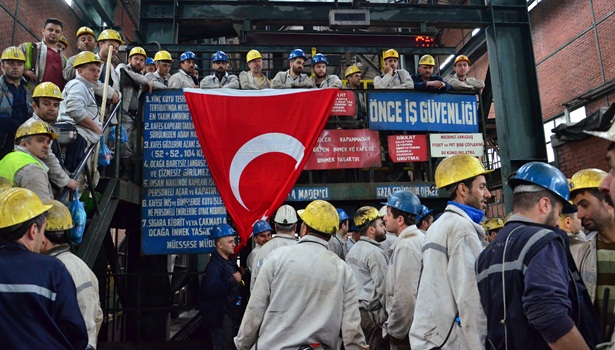 Maden faciasında hayatını kaybeden 30 madenci dualarla anıldı