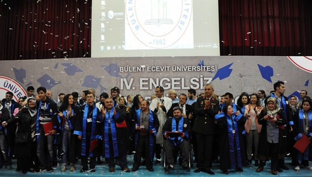 Bülent Ecevit Üniversitesinden 4. Engelsiz Üniversite Mezuniyet Töreni