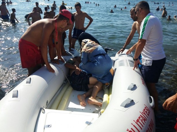 Ereğli´de denize giren 11 kişi boğulmaktan son anda kurtarıldı