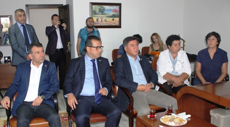 CHP milletvekilleri Eğitim-Sen´i ziyaret etti
