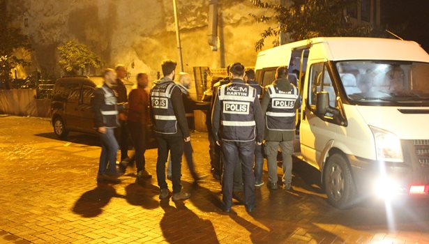 FETÖ operasyonunda gözaltına alınan 9 polisten 8i tutuklandı