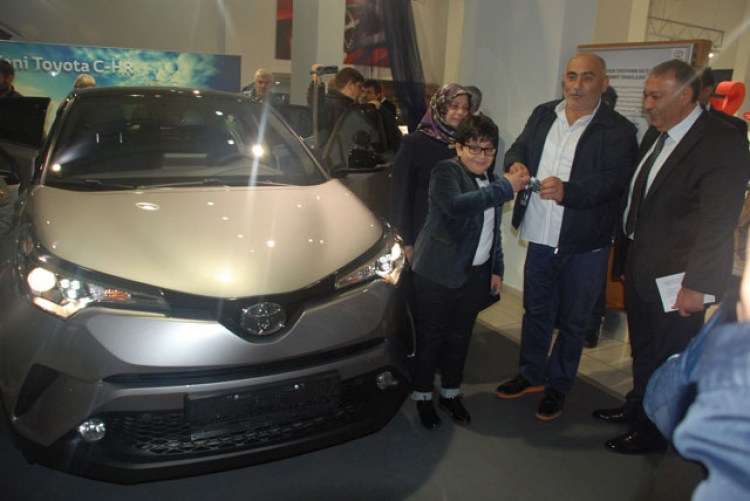 Toyota C-HR Zonguldaktaki ilk sahibine teslim edildi