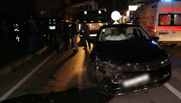 Ereğli´de iki otomobilin çarpışması sonucu 4 kişi yaralandı