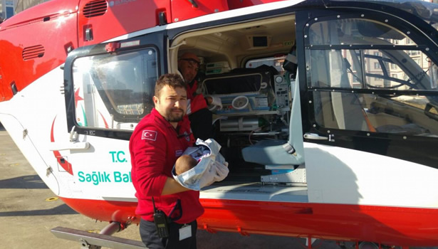 Ambulans helikopterler 2 aylık bebek için seferler oldu
