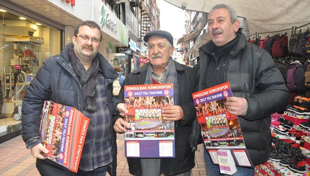 Zonguldak Kömürspor´un Başkanı kapı kapı gezip takvim satıyor