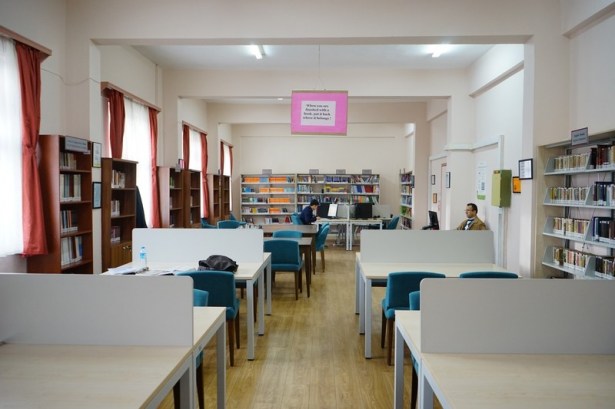Yabancı Diller Yüksekokulu kütüphanesi yenilendi