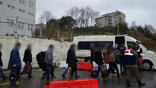 Alaplı´da 17 kaçak göçmen yakalandı