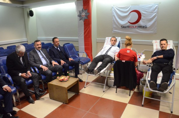Zonguldak Emniyet Müdürlüğünden Kızılaya kan bağışı