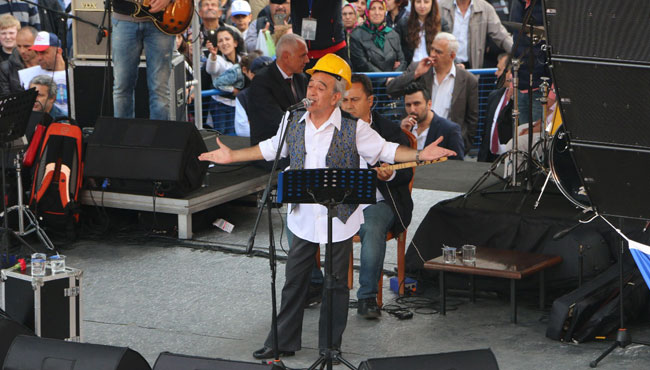 Edip Akbayram, konser verdi