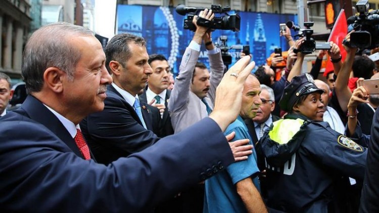 FETÖ'cü Teröristler Erdoğan'ın Oteli Önünde Otobüslerle tur atıyor