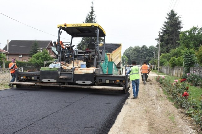 Düzce'de asfalt programı aralıksız devam ediyor