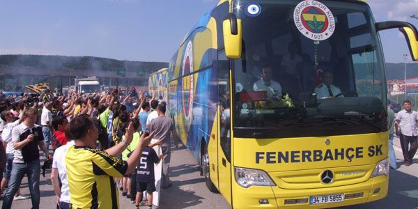 Topuk Yaylası'na giden Fenerbahçe'yi Taraftarlar Karşıladı