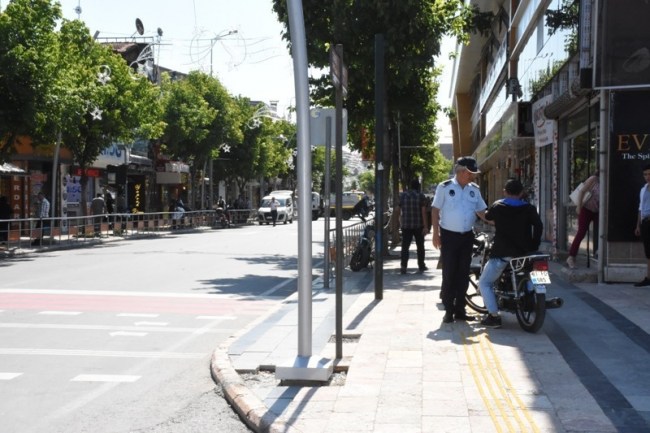 İstanbul Caddesinde motosiklet sürücülerine sıkı denetim