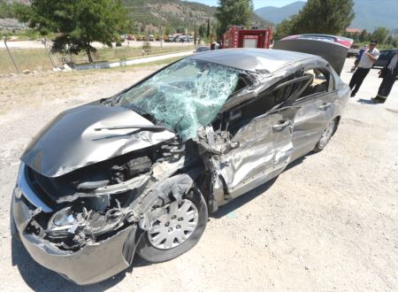 Yenişehir Mahallesinde Trafik Kazası: 1 çocuk 3 kişi Yaralı