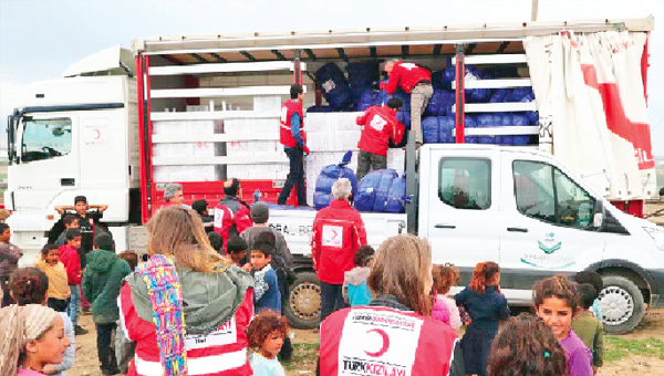 Türk Kızılayı, 66 mülteciye gıda ve giyecek yardımı