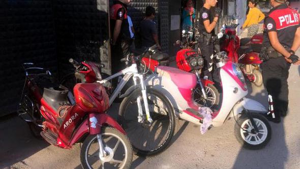 Düzce'de Motosiklet Bayiinde Güpegündüz Hırsızlık