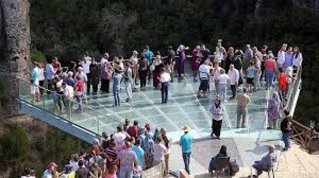 Türkiye'nin ilk cam terasına turist ilgisi