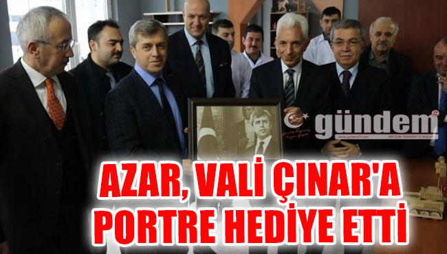 Azar, Vali Çınar'a portre hediye etti
