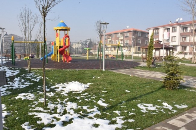 Düzce Belediyesi mahallelere Yeni Parklar Kazandırılıyor