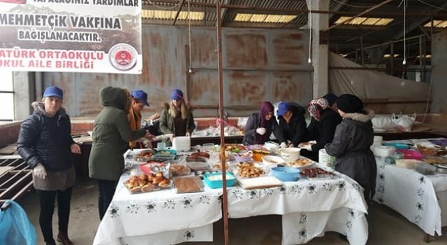 Akçakoca'da okul aile birliğinden Afrin için kermes...