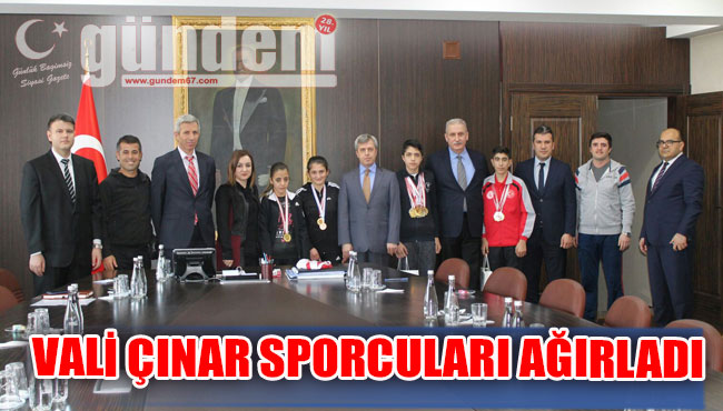 Vali Çınar sporcuları ağırladı