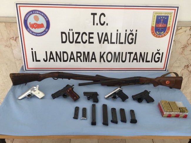 Düzce'de silah kaçakçılığına jandarma baskını