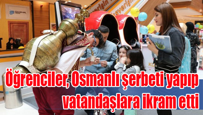 Öğrenciler, Osmanlı şerbeti yapıp vatandaşlara ikram etti