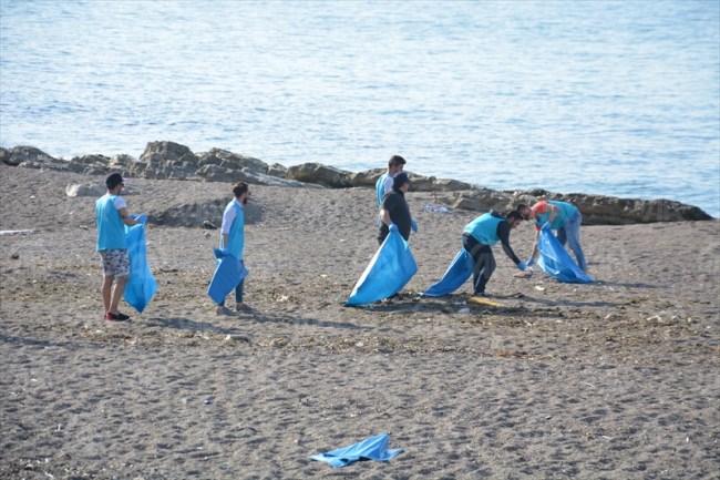 Akçakoca'da sahil temizliği yapıldı