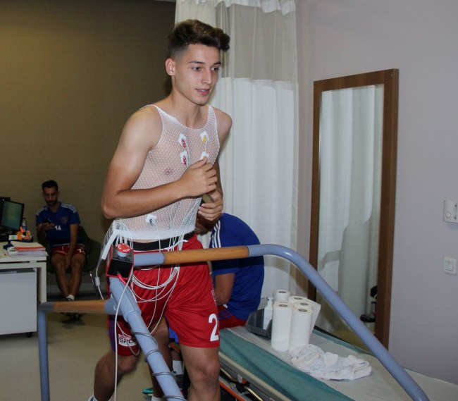 Kırmızı-Mavili 9 futbolcu Sağlık Kontrolünden Geçti