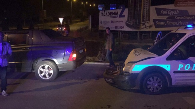 Bolu Caddesi'nde polis aracı ile otomobil çarpıştı: 1 Yaralı