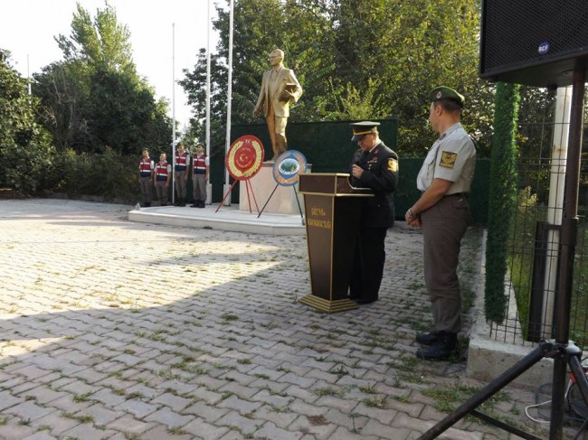 Gaziler Günü dolayısıyla İlçe Meydanı'nda tören düzenlendi.